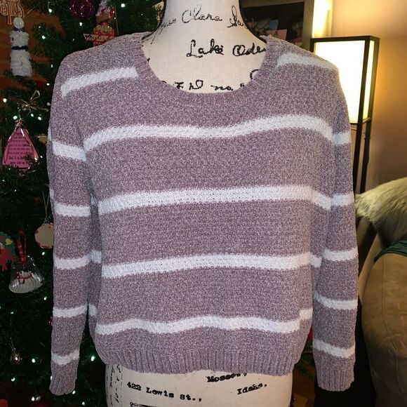 Lilac and White Sweater (Size Small) - Picture 3 of 6